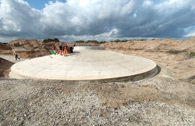 Betoniertes Fundament WEA 02 + Einschalen Treppenfundament